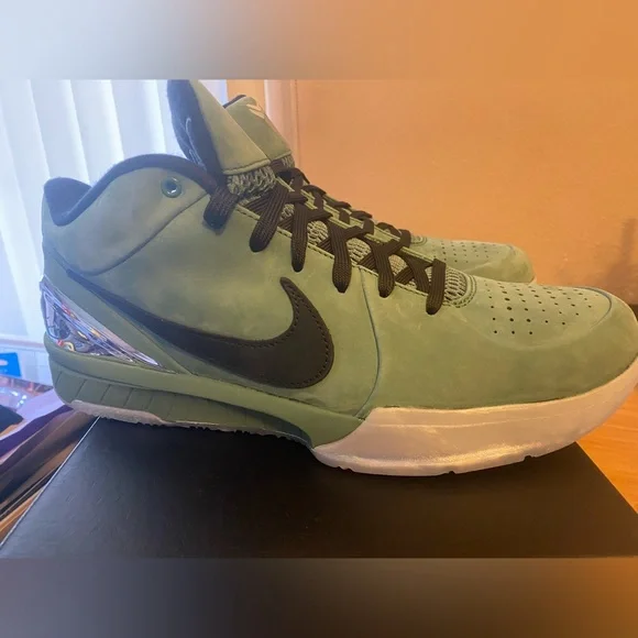 Nike Kobe 4 Protro Girl Dad Men Size 11.5 NEW